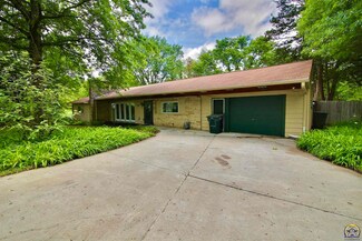 1616 SW 29th St, Topeka, KS 66611