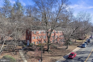 3327 Valley Dr Unit 702, Alexandria, VA 22302