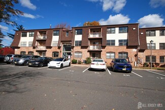 202 Green Hollow Dr Unit 202, Iselin, NJ 08830