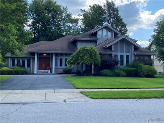 17 Prestonwood Ln, East Amherst, NY 14051