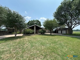 89 Private Road 3090, Shiner, TX 77984