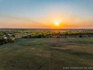7 N Memorial Dr, Owasso, OK 74055