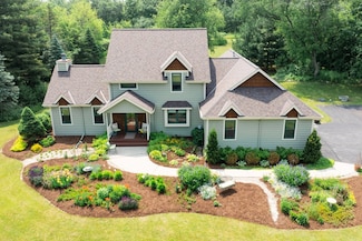 W334S3908 Deerpark Dr, Dousman, WI 53118