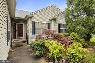 4 Tara Ln, Delran, NJ 08075