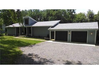 52 W Patricia Dr, Transfer, PA 16154