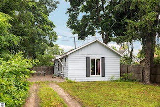 1061 Washington St, Traverse City, MI 49686