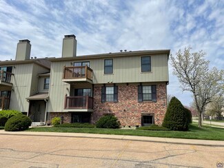 5633 SW Foxcroft Cir S Unit 207, Topeka, KS 66614
