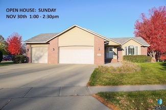 809 S Outlook Dr, Sioux Falls, SD 57106