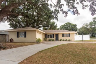 137 Whittier Ln, Winter Haven, FL 33884