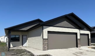 5862 Ellis Ln, West Fargo, ND 58078