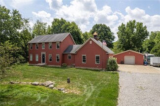 1404 Lockwood Rd, Barberton, OH 44203