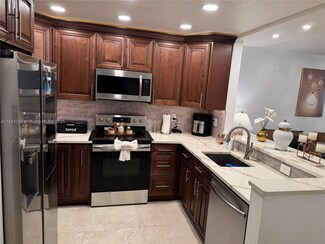 7100 NW 17th St Unit 404, Plantation, FL 33313