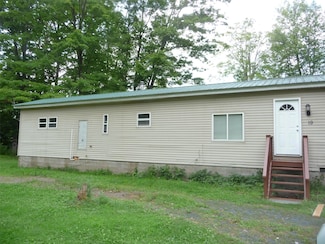 19 First St, Godeffroy, NY 12729