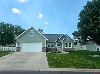 4017 Waterfall Dr, Montrose, CO 81403
