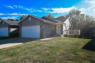 2211 Dubois Cir, Marshalltown, IA 50158