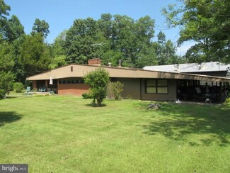 12522 White Dr, Fairfax, VA 22030