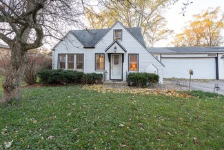 3905 Eastway Dr, Island Lake, IL 60042