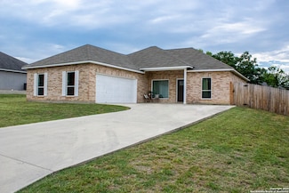 312 Crownhill, Pleasanton, TX 78064