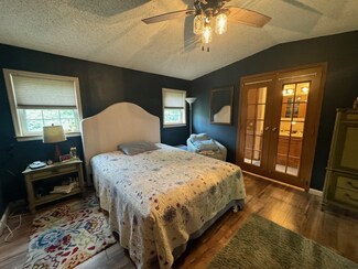 18 Family Cir, White River Junction, VT 05001