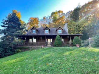 630 Mount Carmel Dr, Windber, PA 15963