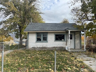 916 Division St, Grand Coulee, WA 99133