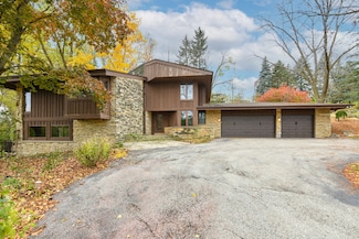 1155 Gray Fox Hollow Ct, Brookfield, WI 53045