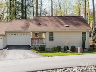210 Allen Paul Dr, Hendersonville, NC 28791