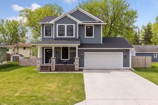 6611 Winsdale St N, Golden Valley, MN 55427