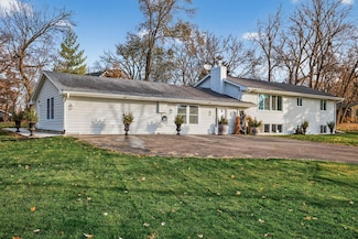 201 Townes Ln, Wayzata, MN 55391