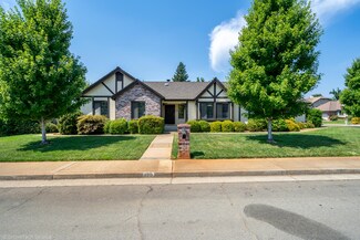 870 Sunriver Ln, Redding, CA 96001