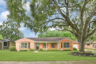 302 Bayou View Dr, El Lago, TX 77586