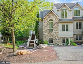 42 Mountainwoods Dr, Lake Harmony, PA 18624