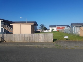 764 E St, Crescent City, CA 95531