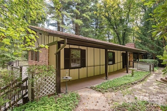 1010 Indian Hill Rd, Hendersonville, NC 28791