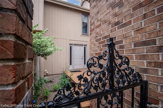 6281 Potomac Cir, West Bloomfield, MI 48322