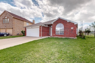2217 Sophie Ln, Arlington, TX 76010