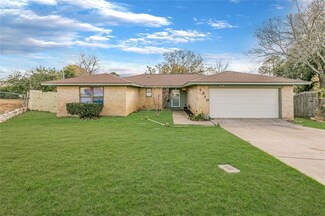 2310 Stockbridge Ct, Pantego, TX 76015