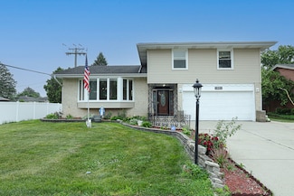 1831 E Camp Mcdonald Rd, Mount Prospect, IL 60056