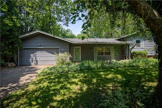 9 Springwood Ln, Pittsford, NY 14534
