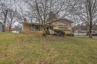 62 Green Oak Dr, Decatur, IL 62526