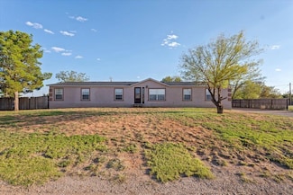 408 2nd St, Plains, TX 79355