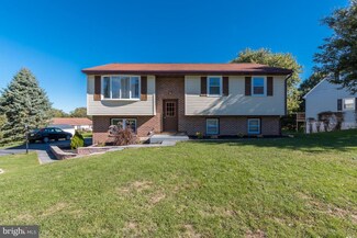 13 Park St, Akron, PA 17501