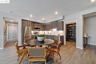 2400 Adeline St Unit 303, Oakland, CA 94607