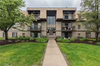 9620 Cove Dr Unit A 11, North Royalton, OH 44133
