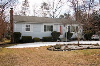 5 Droy Cir, Easthampton, MA 01027