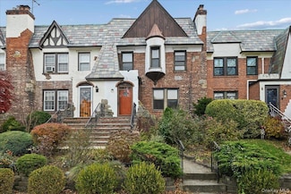 33 Dartmouth St, Valley Stream, NY 11581