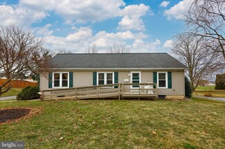 28 N Hershey Ave, Leola, PA 17540