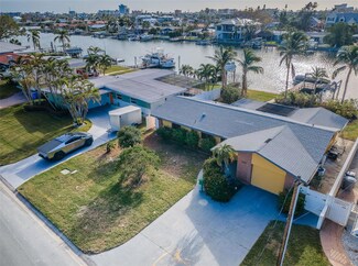 12000 6th St E, Treasure Island, FL 33706