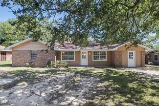 221 Eastland Blvd, Ocean Springs, MS 39564