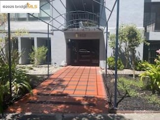 455 Crescent St Unit 312, Oakland, CA 94610